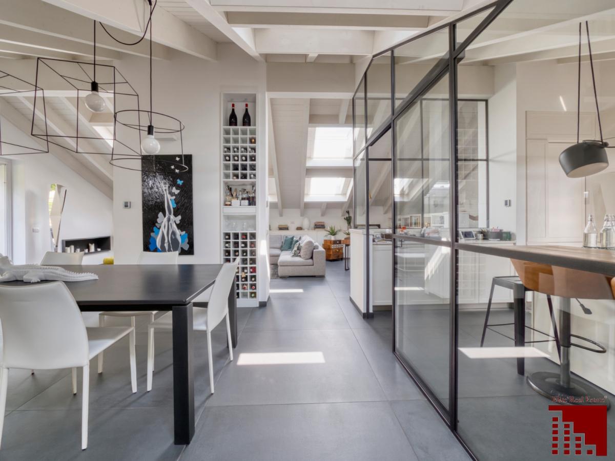 ATTICO MANSARDATO CON TERRAZZO E POSTO AUTO - Immagine# 10