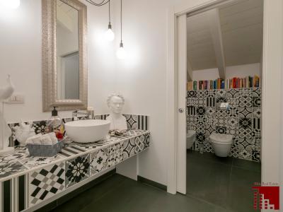 ATTICO MANSARDATO CON TERRAZZO E POSTO AUTO - Immagine# 18