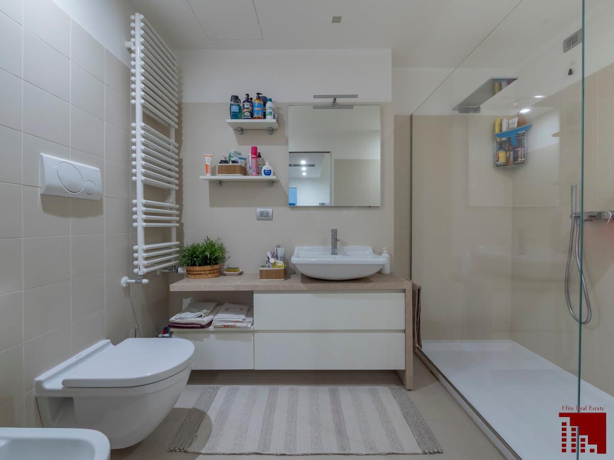 AMPIO BILOCALE CON TERRAZZO E BOX - BAGNO